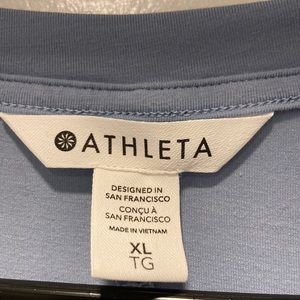 Like new athleta long sleeve size XL